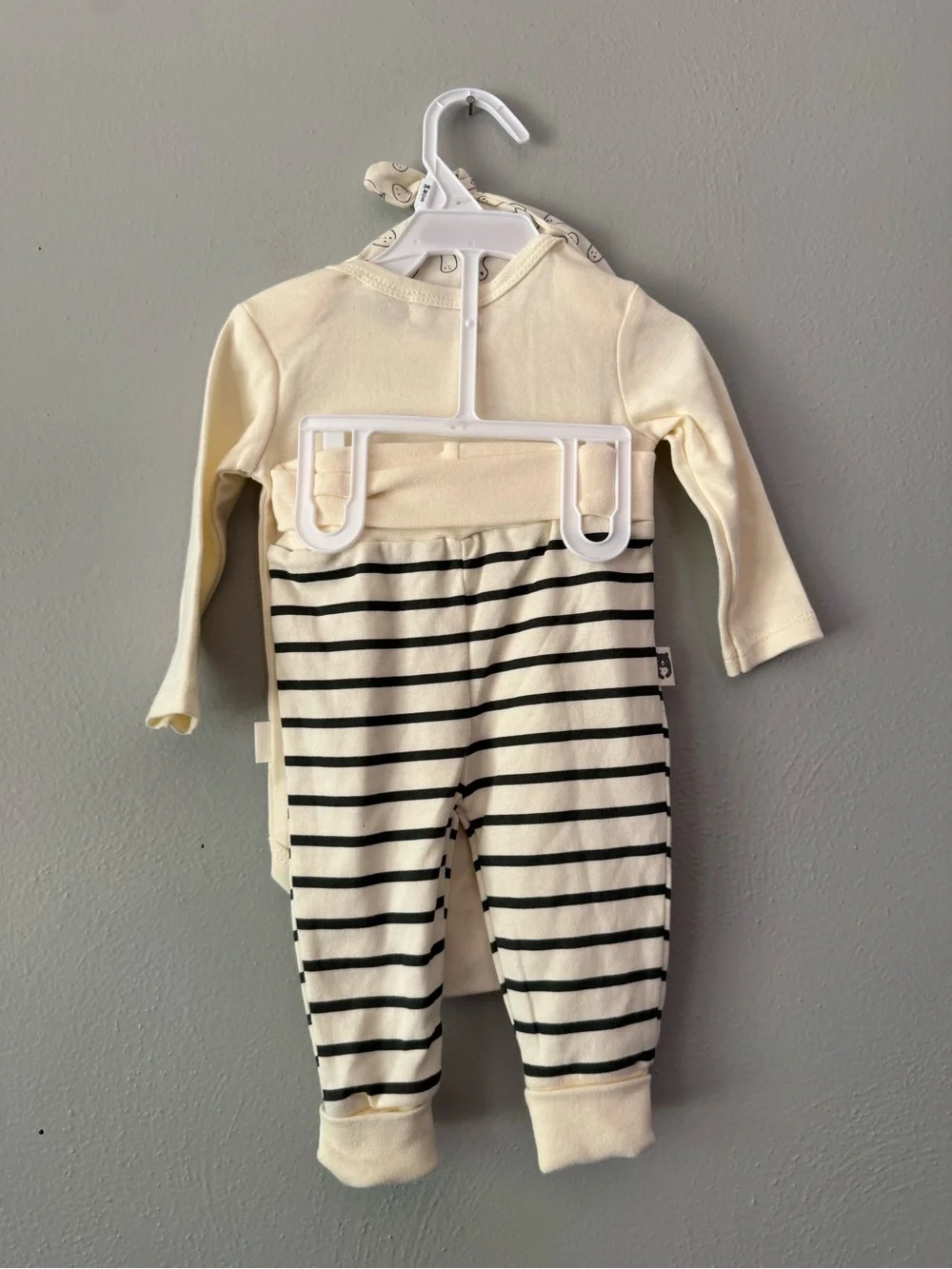 Rabbit & Bear Organic Cream Baby Matching Set with Ghost-Print Hat